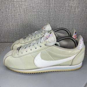 Nike Classic Cortez Floral Print Pure Platinum White  Women’s Grey Size 9